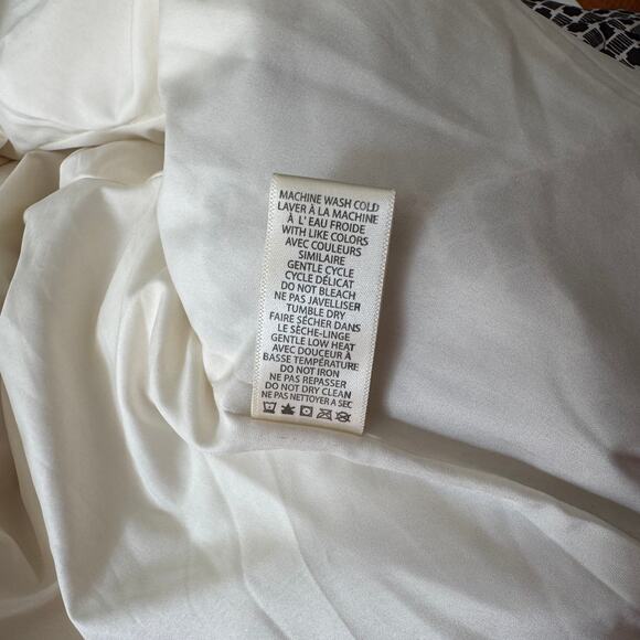 Max Studio Black White Geometric Print Cropped Bell Sleeve Puffer Jacket Size M - Picture 9 of 9